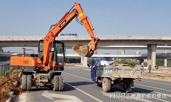 轮式挖掘机上路需要什么牌照和驾驶证？澳门·威尼斯人(中国)官方网站(图3)