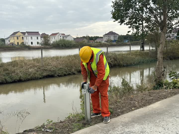 这个变化你看到了吗？南通很多条乡村道路已装上澳门·威尼斯人(中国)官方网站安全护栏(图2)